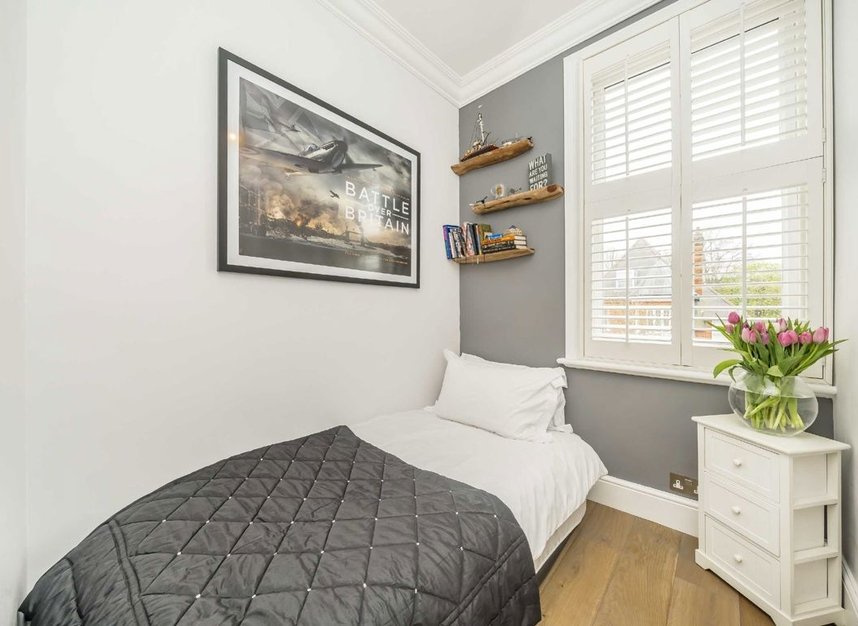 Properties for sale in North Side Wandsworth Common - SW18 2SL view5