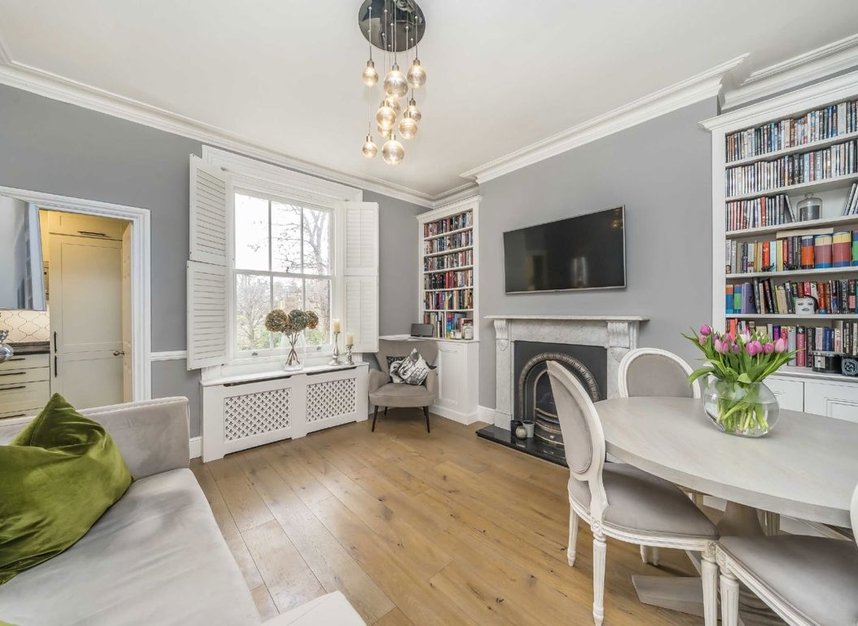 Properties for sale in North Side Wandsworth Common - SW18 2SL view2