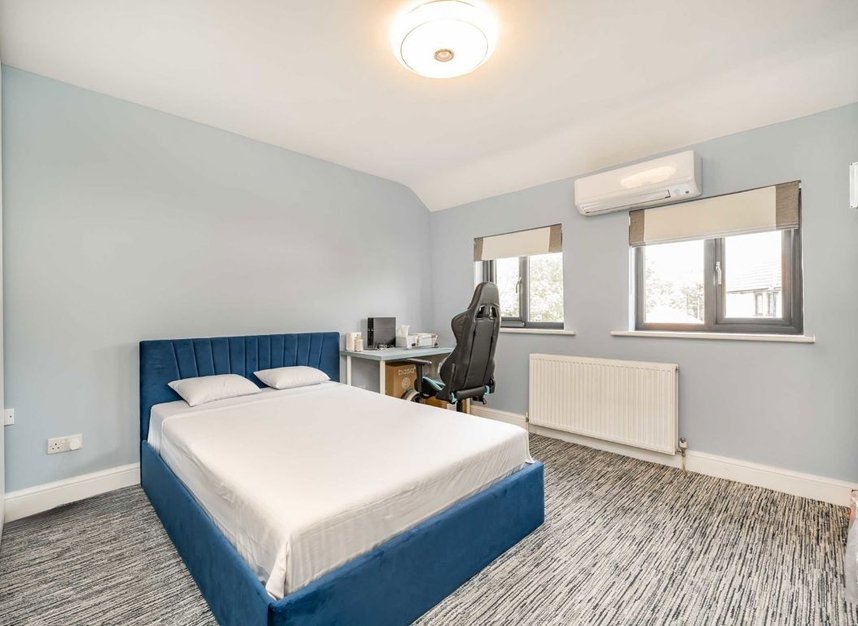 Properties for sale in Northfields Road - W3 0NW view5