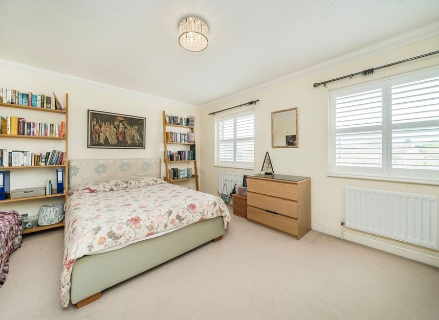 Properties for sale in Northweald Lane - KT2 5GL view4