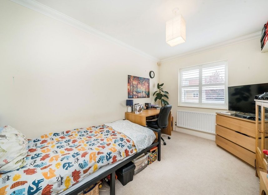 Properties for sale in Northweald Lane - KT2 5GL view5