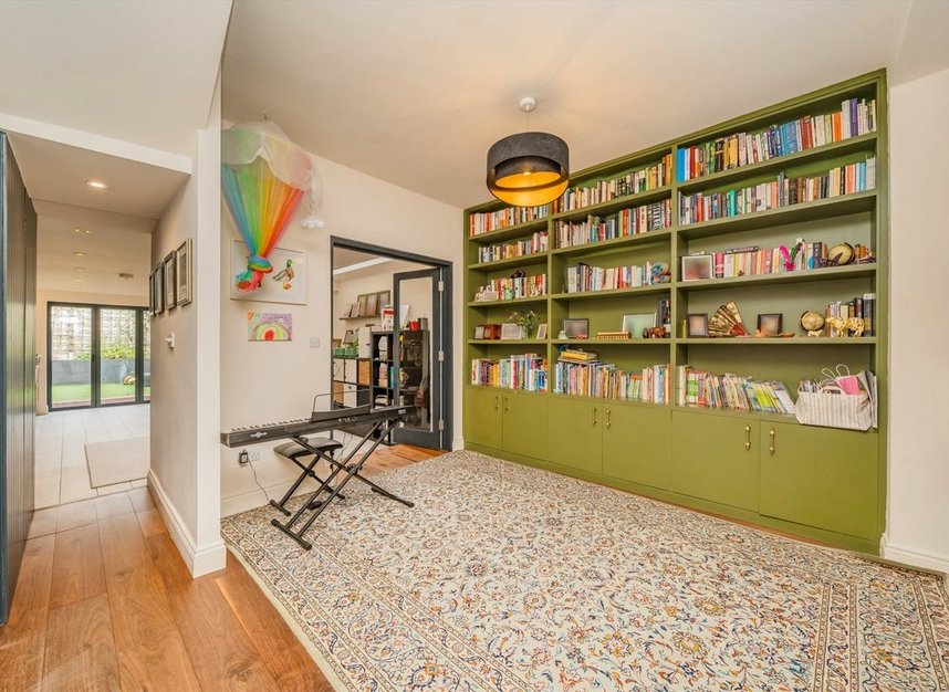 Properties for sale in Noyna Road - SW17 7PH view4