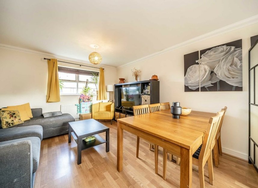 Properties for sale in Nursery Gardens - TW12 3ES view2