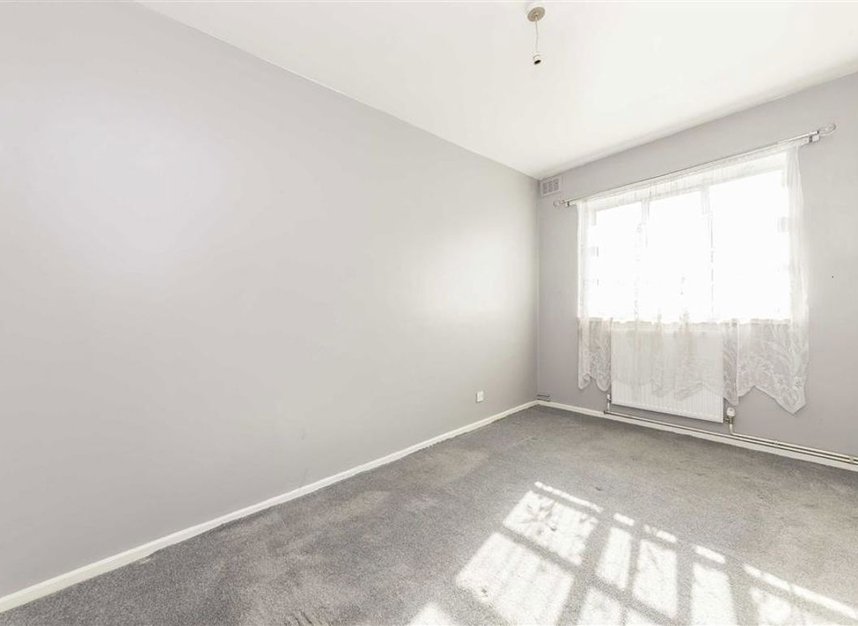 Properties for sale in Oaklands Estate - SW4 8NQ view3