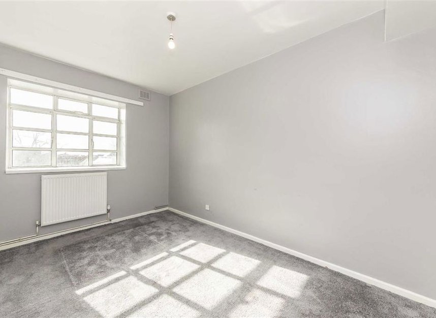 Properties for sale in Oaklands Estate - SW4 8NQ view5