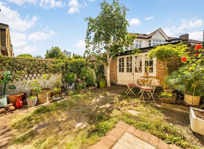 Properties for sale in Oaklands Road - W7 1HS view6
