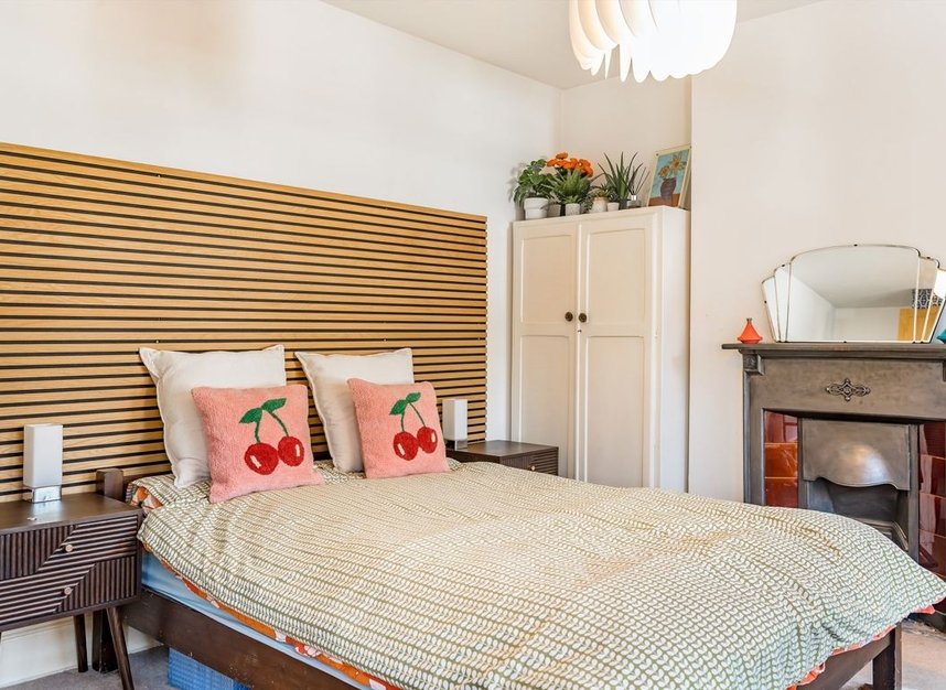 Properties for sale in Oaklands Road - W7 1HS view4