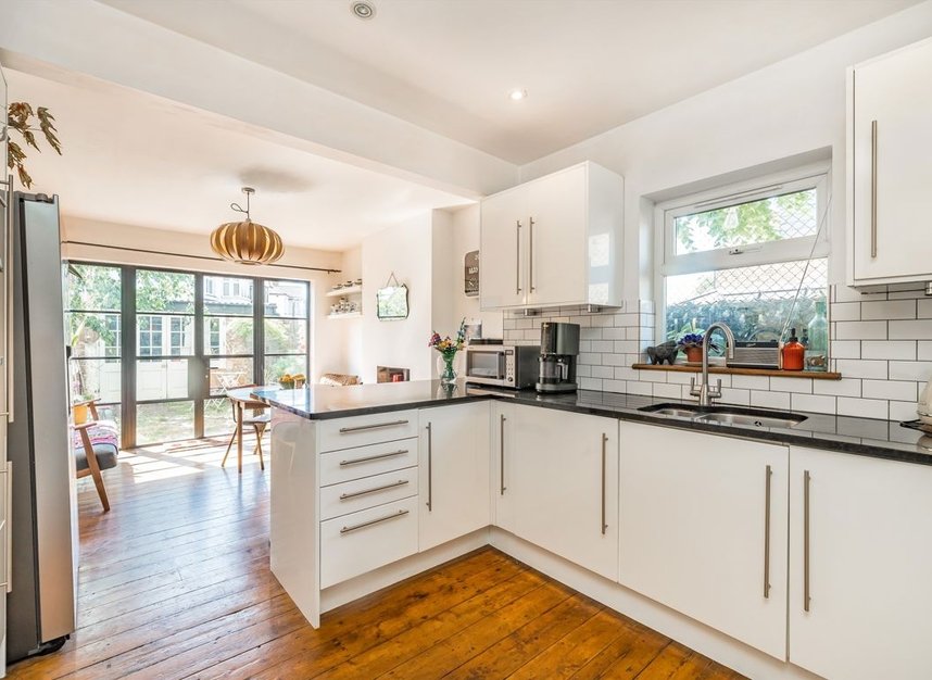 Properties for sale in Oaklands Road - W7 1HS view3