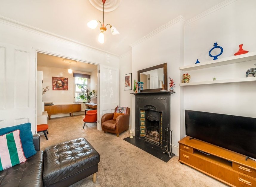 Properties for sale in Oaklands Road - W7 1HS view8