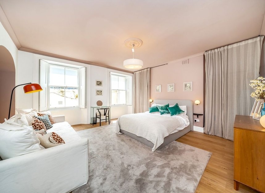 Properties for sale in Oakley Square - NW1 1NJ view2
