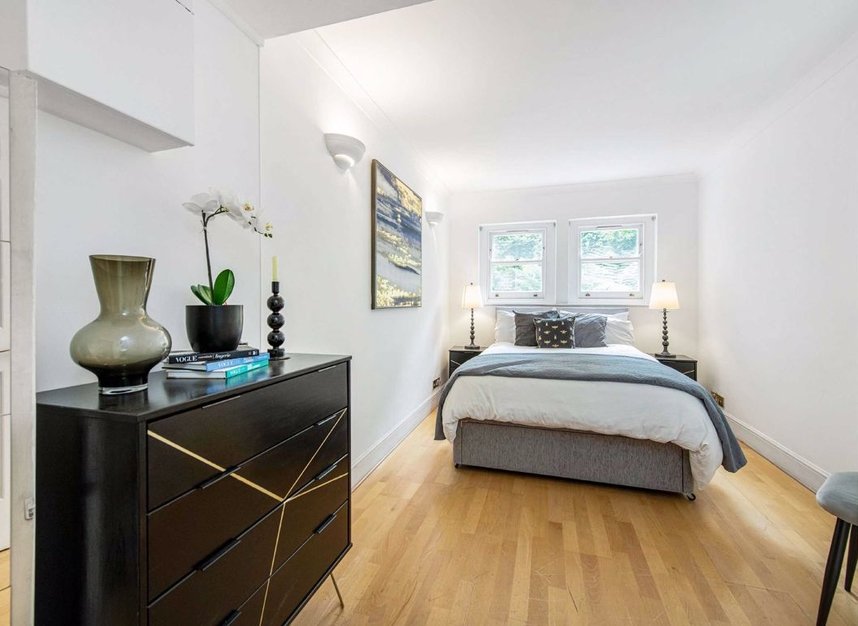 Flat for sale in Oakley Street, London, SW3 (Ref 167940) | Dexters