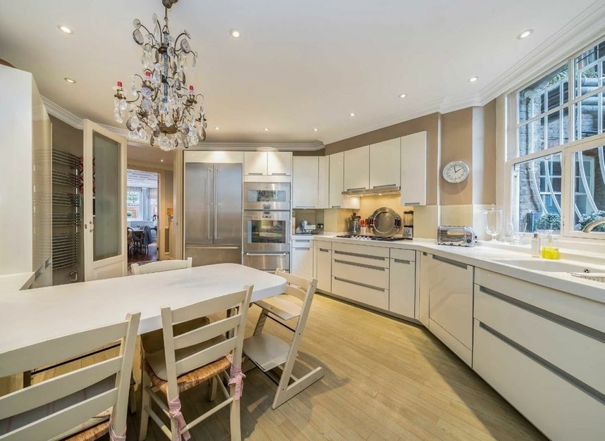 Properties for sale in Oakwood Court - W14 8JZ view3