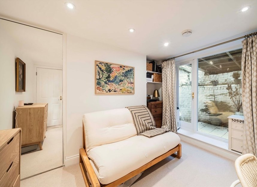 Properties for sale in Offord Road - N1 1PG view6