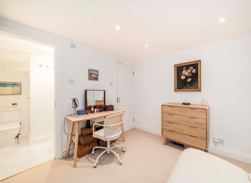 Properties for sale in Offord Road - N1 1PG view9