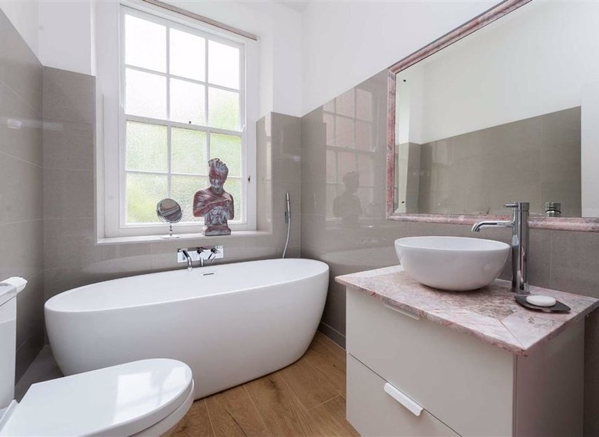 Properties for sale in Old Brompton Road - SW5 0EB view7