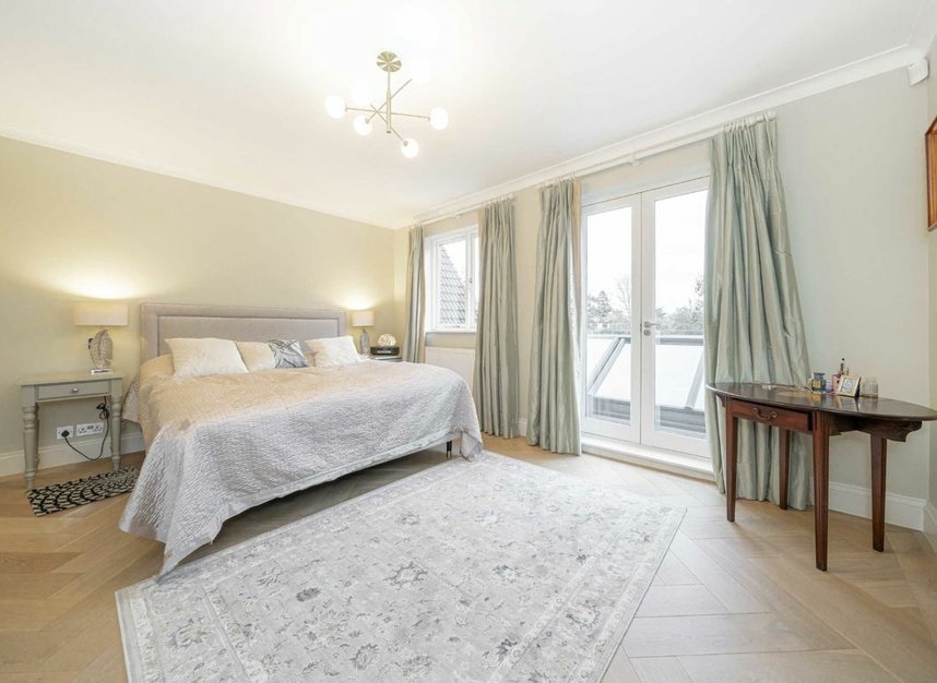 Properties for sale in Old Farm Road - TW12 3RJ view7