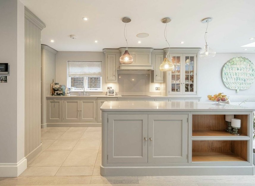 Properties for sale in Old Farm Road - TW12 3RJ view3