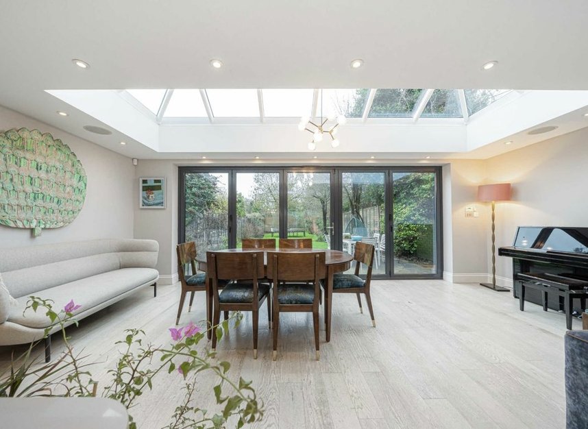 Properties for sale in Old Farm Road - TW12 3RJ view6