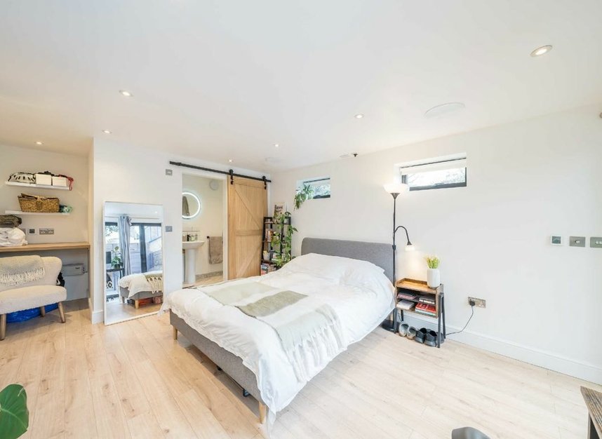 Properties for sale in Oldfield Road - TW12 2AJ view8