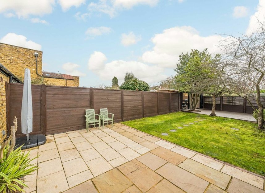 Properties for sale in Oldfield Road - TW12 2AJ view7