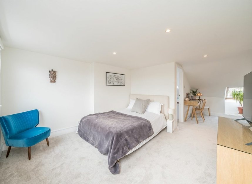 Properties for sale in Oldfield Road - TW12 2AJ view6