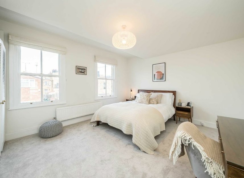 Properties for sale in Oldfield Road - TW12 2AJ view5