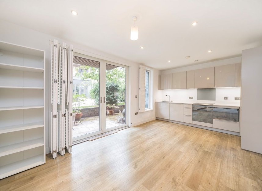Properties for sale in Olmstead Close - N10 3FB view4