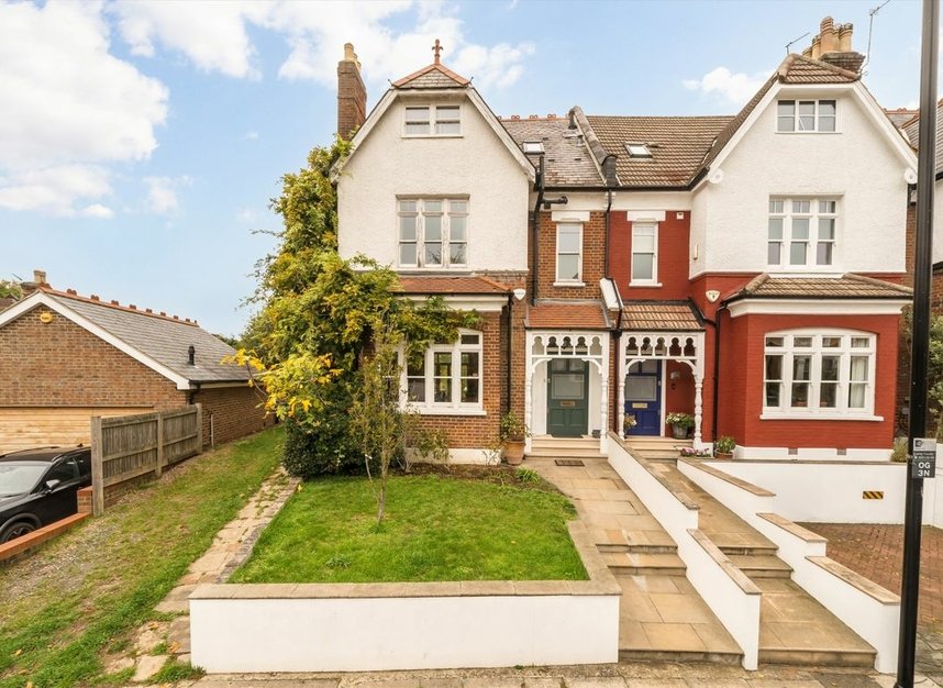 Onslow Gardens, London, N10