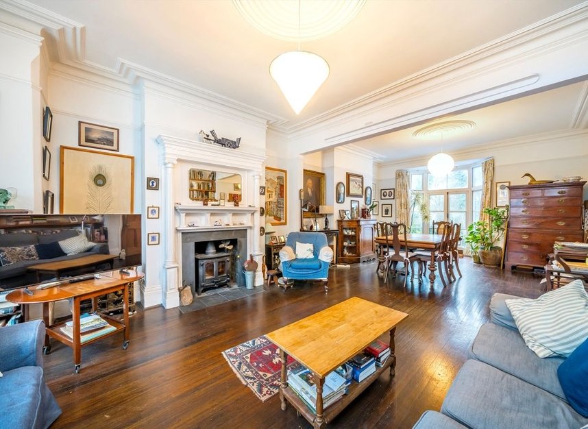 Properties for sale in Onslow Gardens - N10 3JY view10