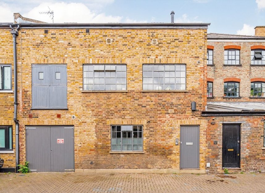 Properties for sale in Orleston Mews - N7 8LL view1