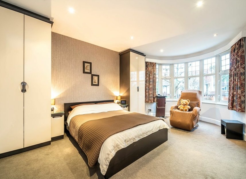 Properties for sale in Ormond Avenue - TW12 2RX view9