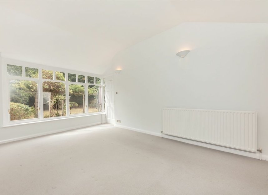 Properties for sale in Ormond Crescent - TW12 2TH view9