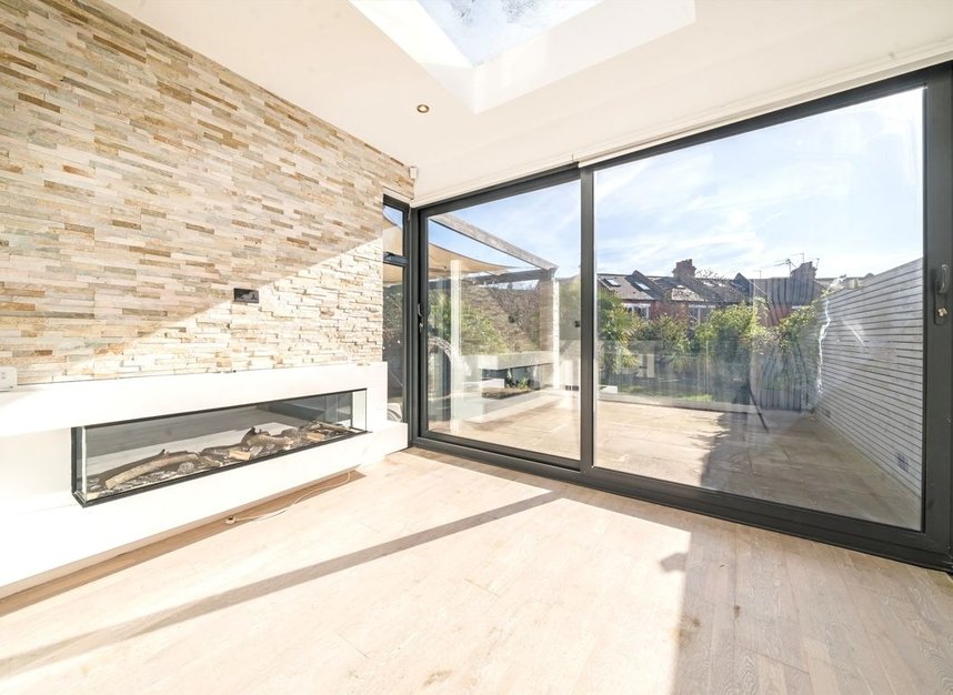 Properties for sale in Oxford Road South - W4 3DD view2