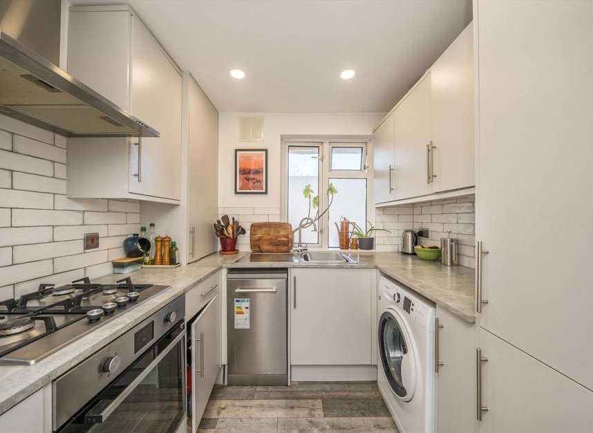 Properties for sale in Park Close - KT2 6DW view4