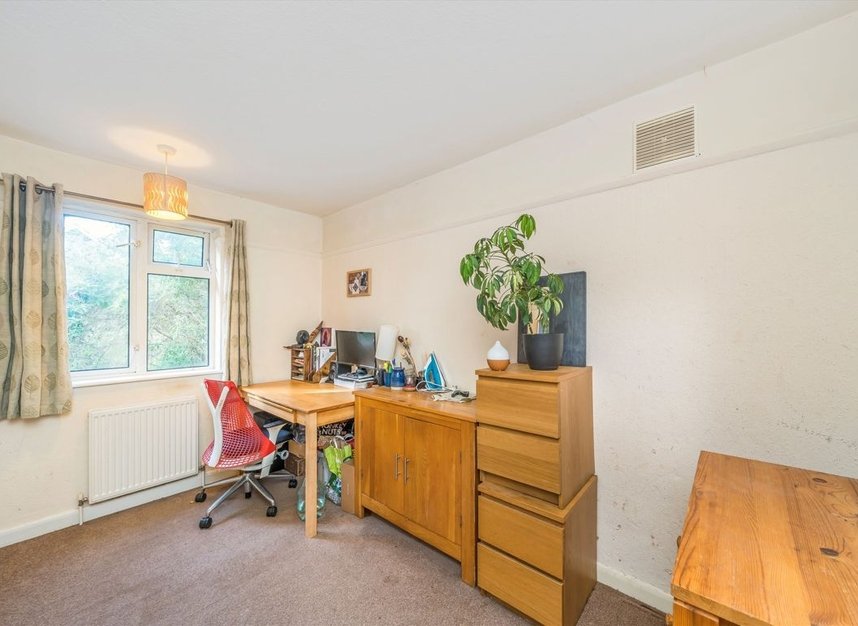 Properties for sale in Park Close - KT2 6DW view3