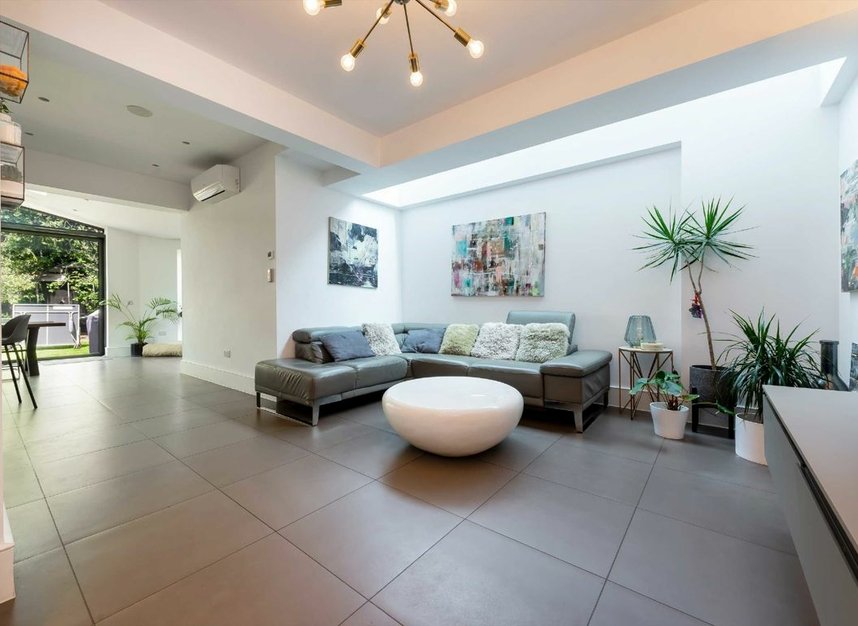 Properties for sale in Park Crescent - N3 2NL view3