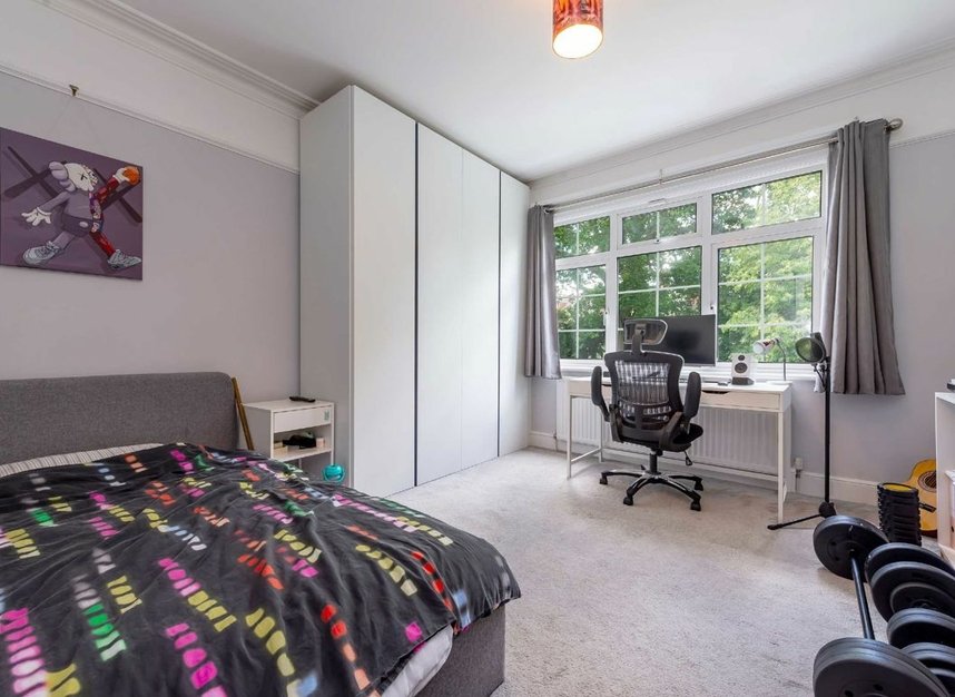 Properties for sale in Park Crescent - N3 2NL view9