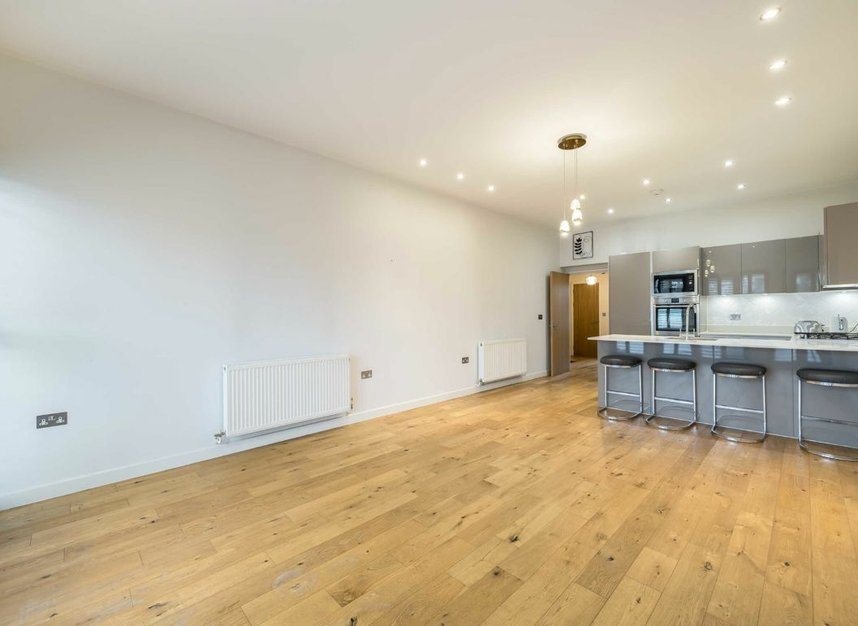 Properties sold in Parkhurst Road - N11 3EL view5