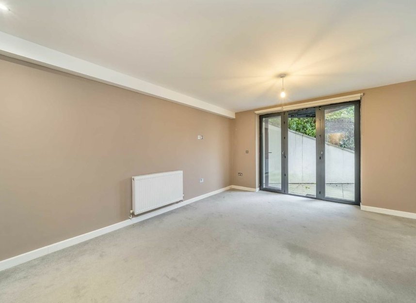 Properties sold in Parkhurst Road - N11 3EL view2