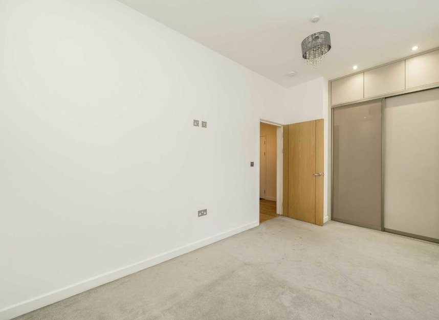 Properties sold in Parkhurst Road - N11 3EL view7