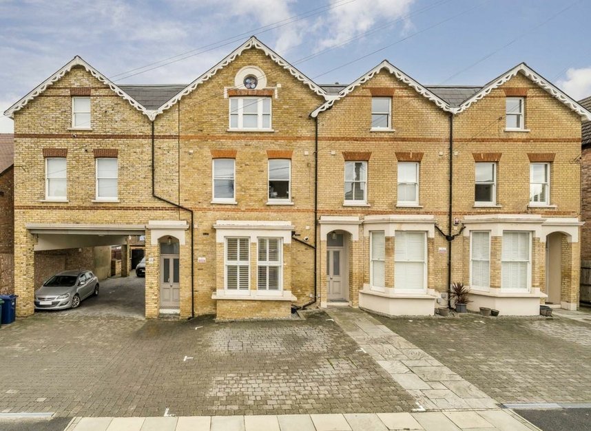 Properties sold in Parkhurst Road - N11 3EL view1