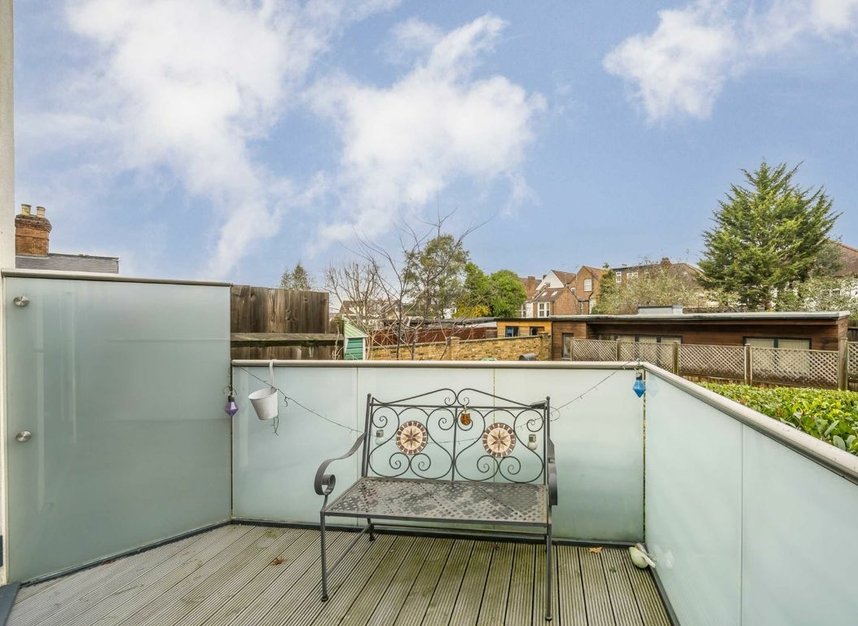 Properties sold in Parkhurst Road - N11 3EL view8