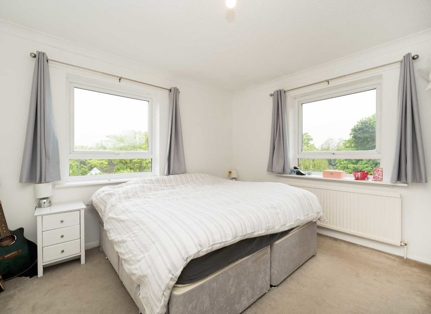 Flat for sale in Parson Street, London, NW4 (Ref 225417) Dexters