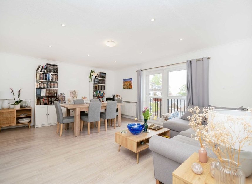 Flat for sale in Parson Street, London, NW4 (Ref 225417) | Dexters