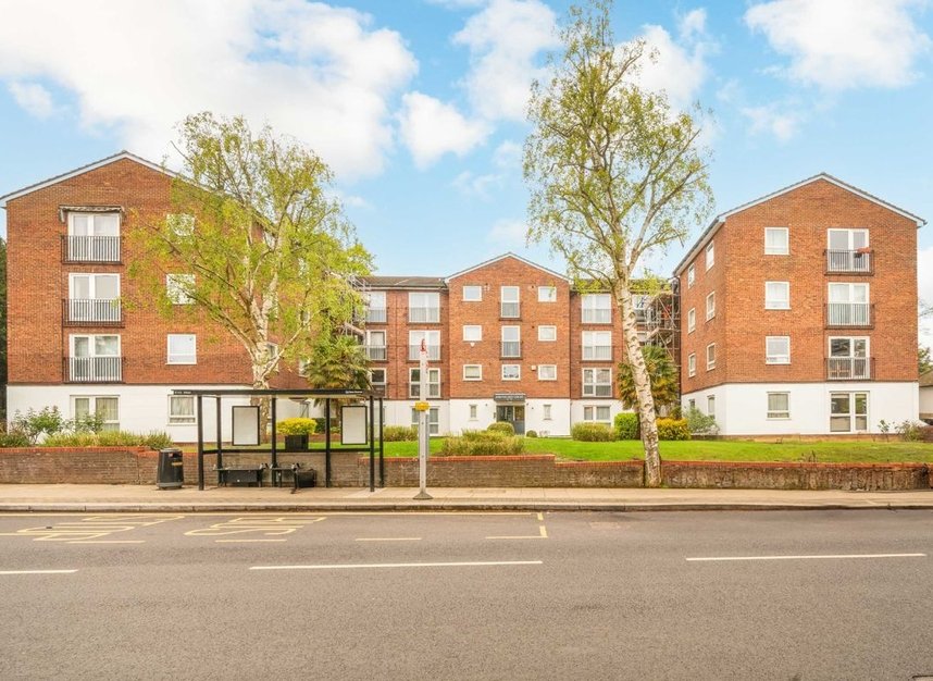 Flat for sale in Parson Street, London, NW4 (Ref 225417) | Dexters