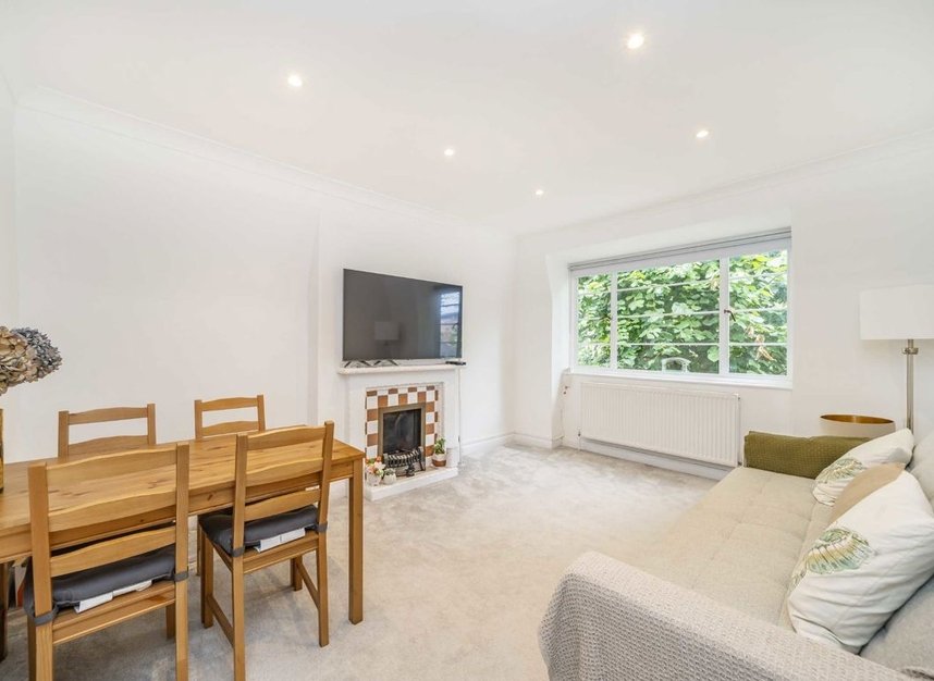 Properties for sale in Paxton Road - W4 2QX view2