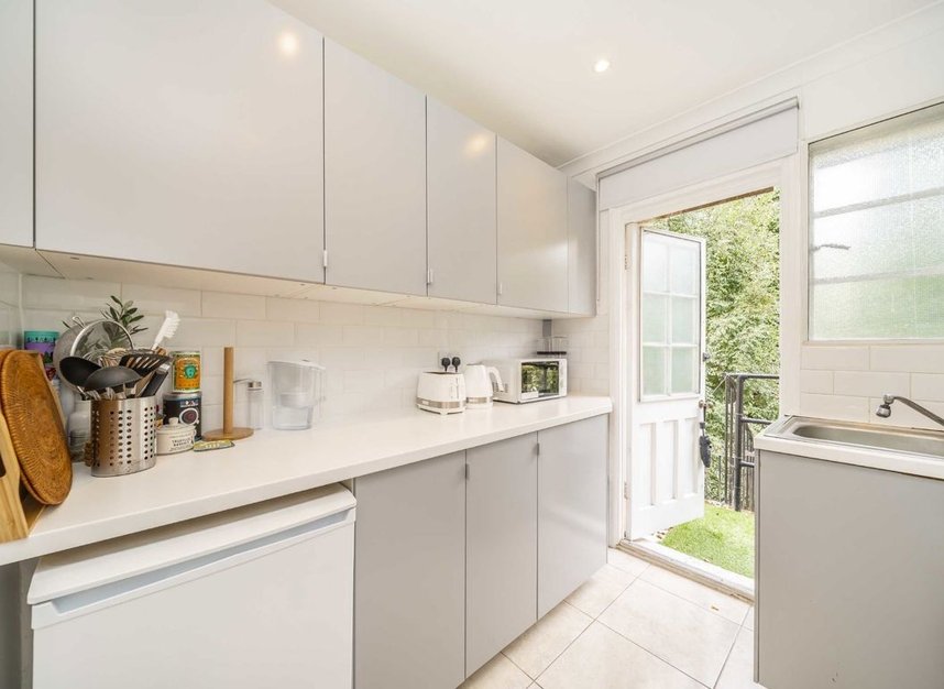 Properties for sale in Paxton Road - W4 2QX view3