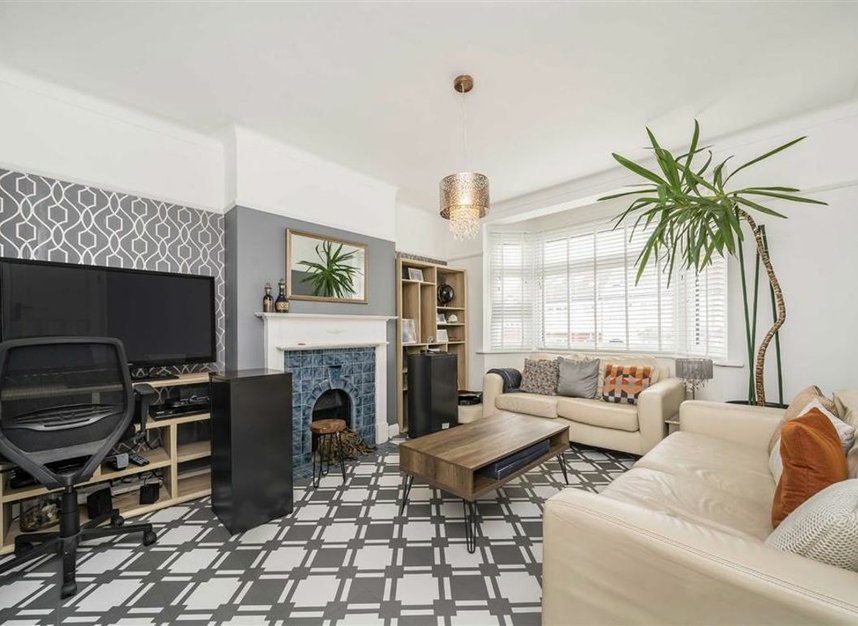 Properties for sale in Penderry Rise - SE6 1HA view2