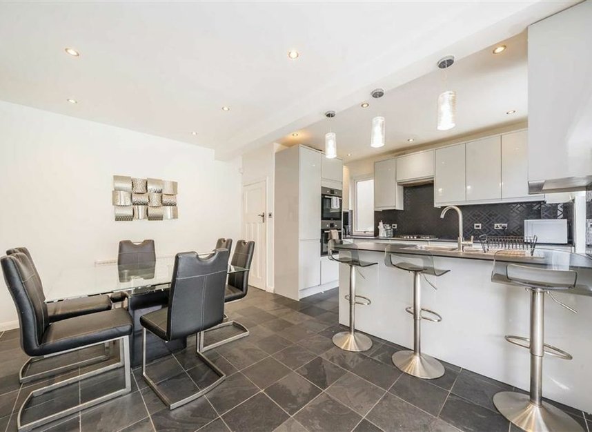 Properties for sale in Penderry Rise - SE6 1HA view6