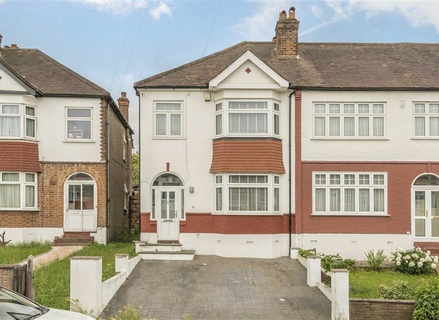 Properties for sale in Penderry Rise - SE6 1HA view1